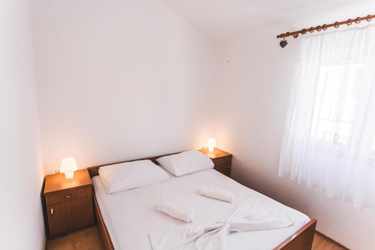 Apartmani Males Rogoznica  Bagian luar foto
