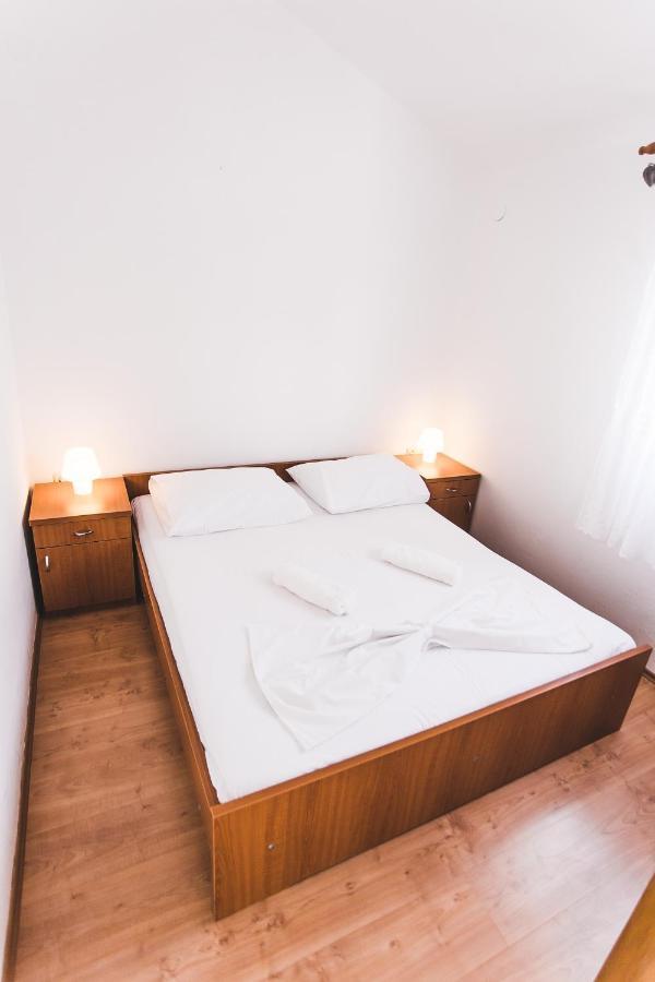 Apartmani Males Rogoznica  Bagian luar foto