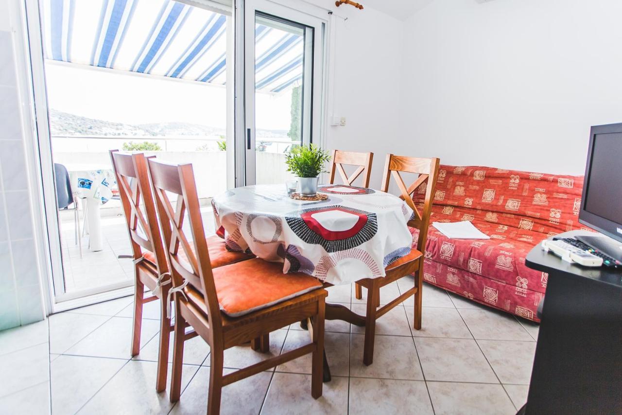 Apartmani Males Rogoznica  Bagian luar foto